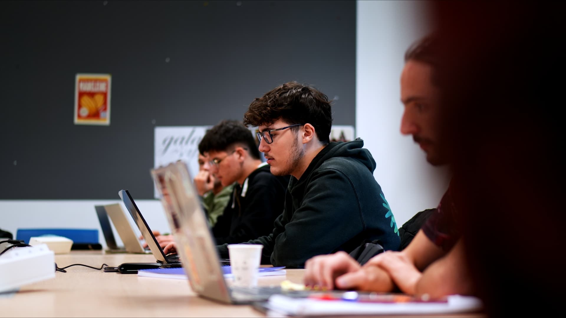 Étudiants ESUP sur le campus