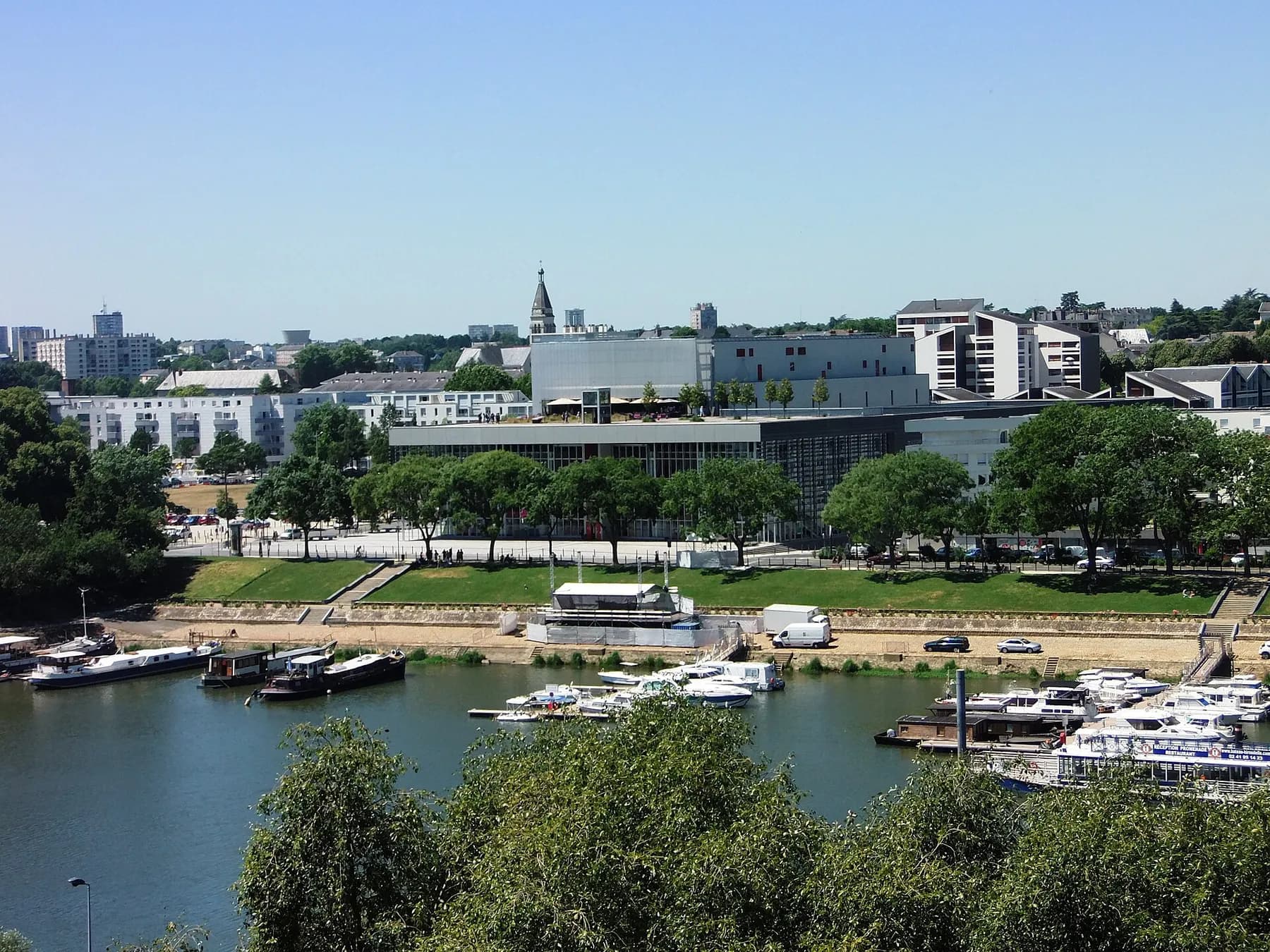 Vue sur Angers et Le Quai depuis la promenade du Bout du Monde