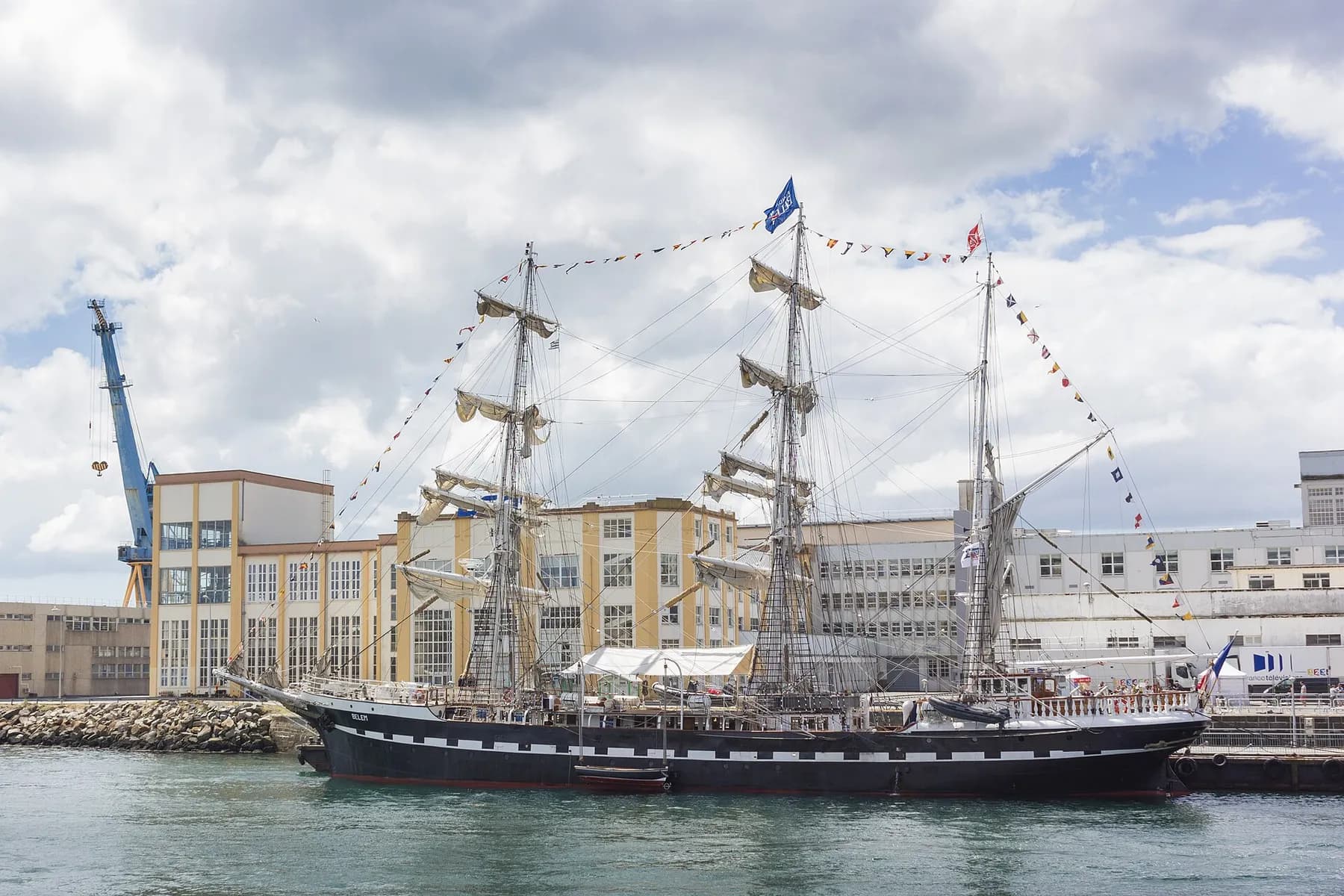 Le trois-mâts Belem à quai pendant les fêtes maritimes de Brest