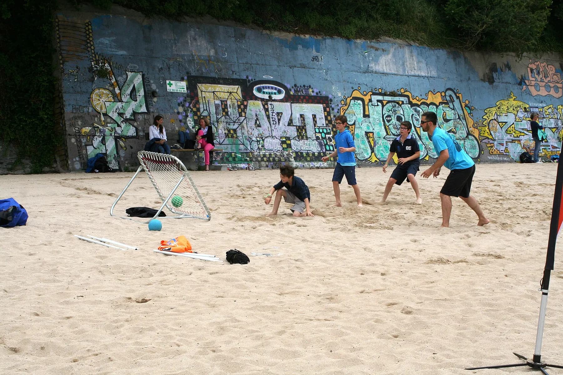 Activités sportives d'été sur la plage du Moulin Blanc à Brest