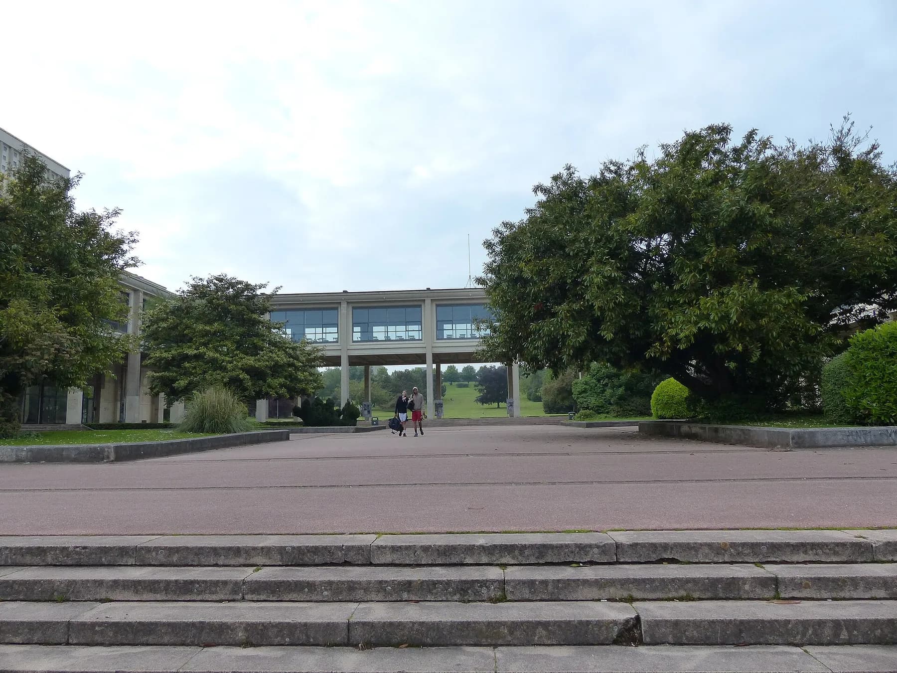 L'esplanade du campus 1 de l'université de Caen