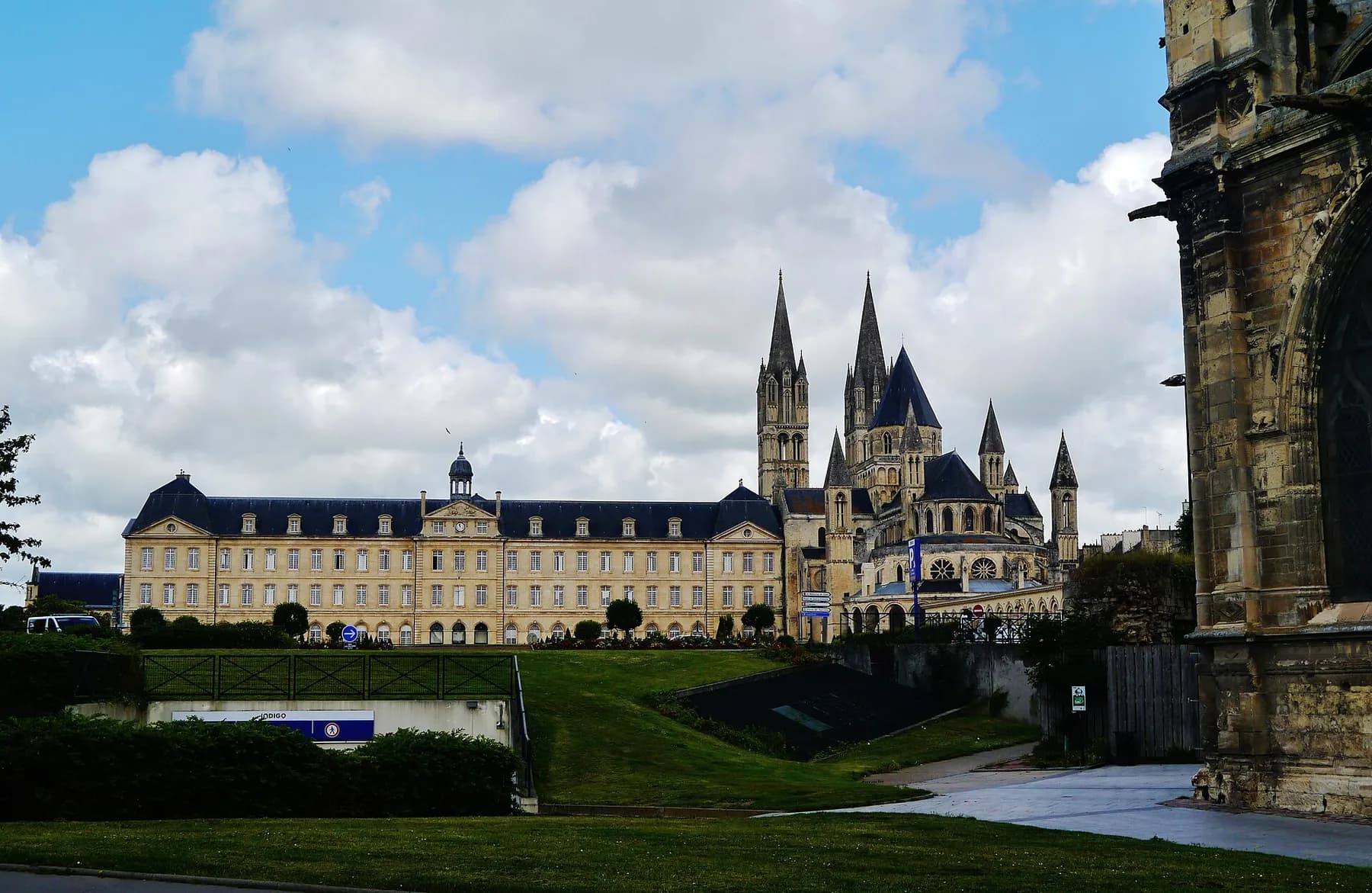 L'Abbaye aux Hommes, hôtel de ville et église Saint-Étienne de Caen