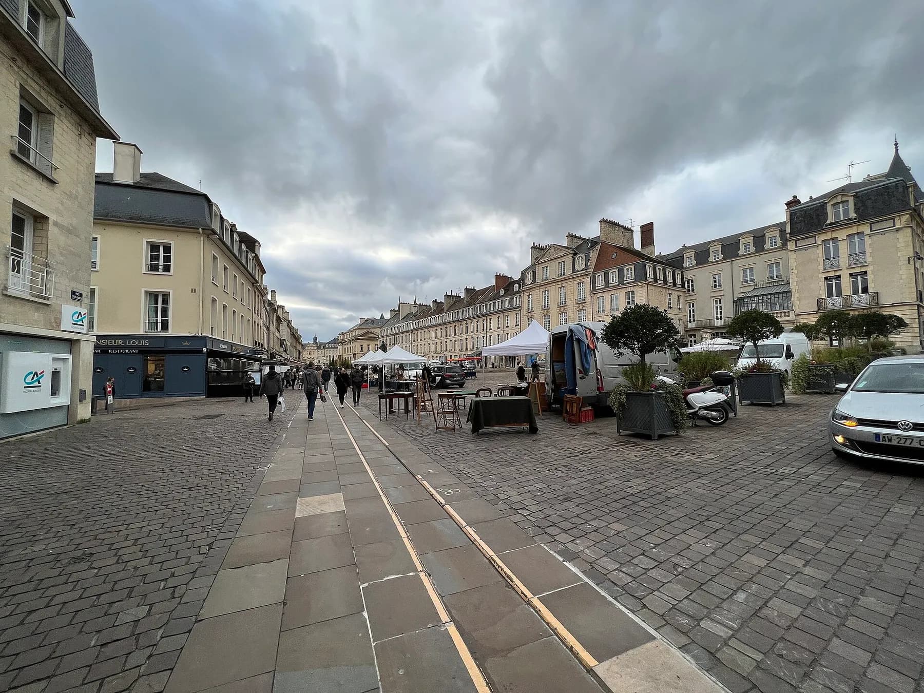 La place Saint-Sauveur et ses façades anciennes à Caen