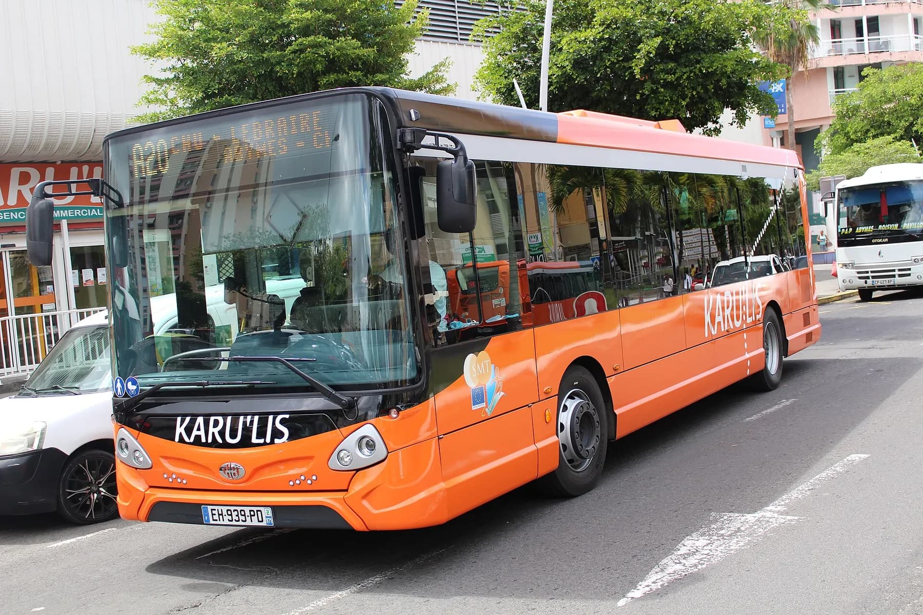 Bus du réseau Karu'Lis dans le centre-ville de Pointe-à-Pitre