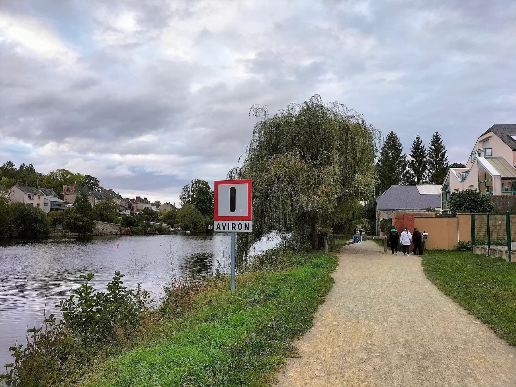 Le chemin de halage le long de la Mayenne, idéal pour courir ou pédaler