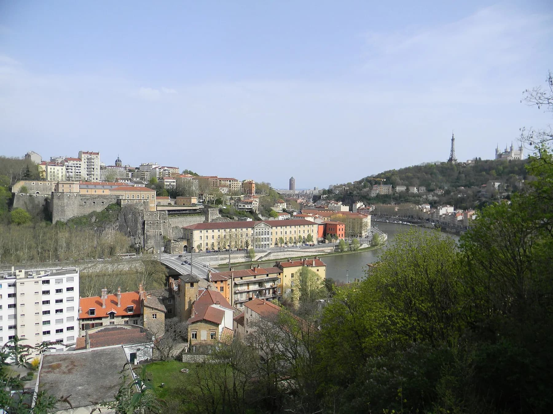 Panorama de Lyon sur la Saône, de Fourvière aux tours de la Part-Dieu