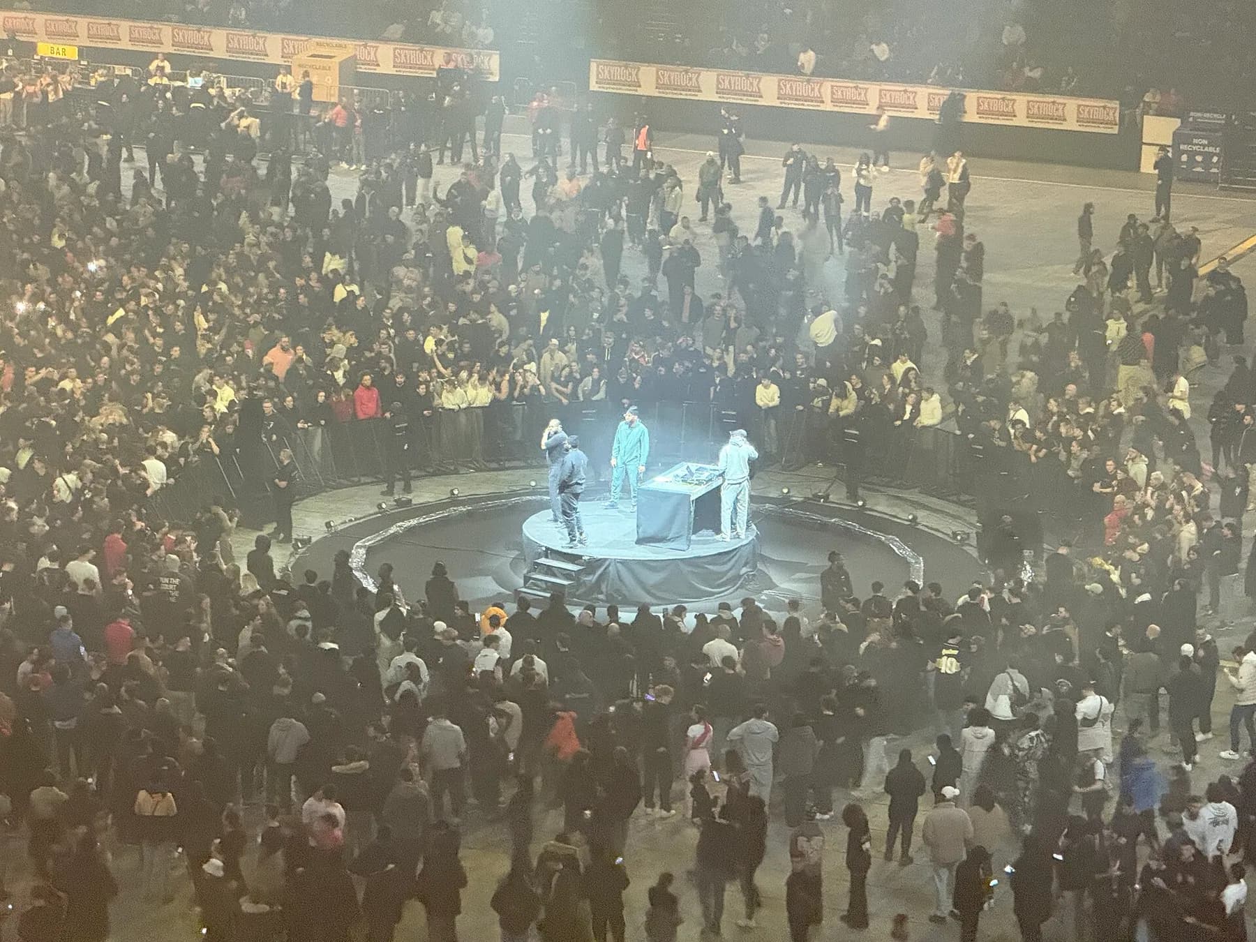 Salle comble pour un concert à la Paris La Défense Arena