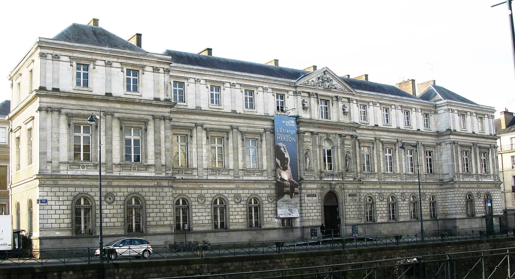 Façade du musée des Beaux-Arts de Rennes au bord de la Vilaine