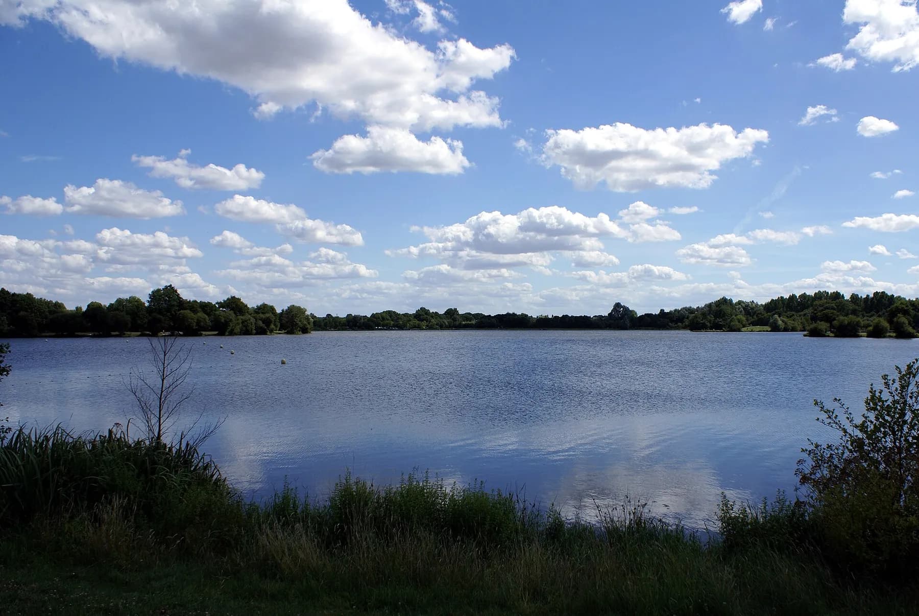 Le plan d'eau des étangs d'Apigné, base de loisirs aux portes de Rennes
