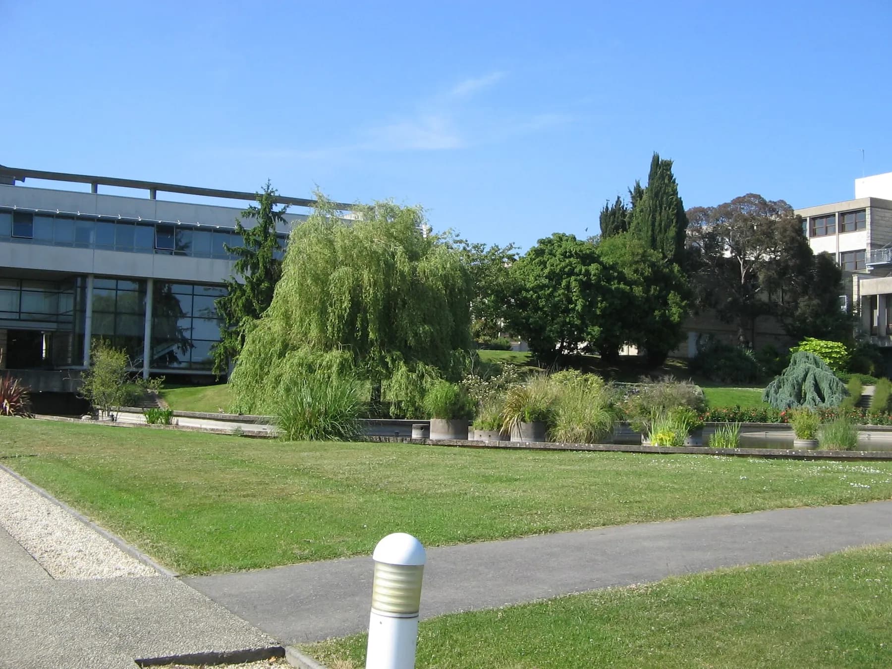 Bâtiments et allées du campus universitaire de Beaulieu à Rennes