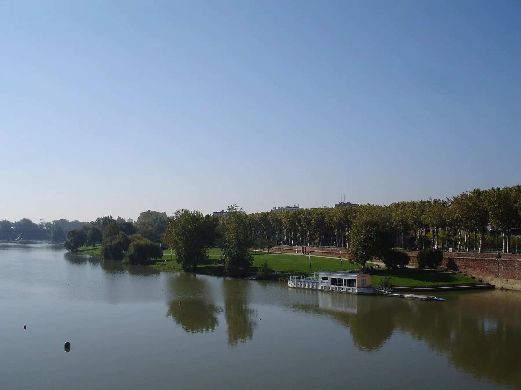 La prairie des Filtres au bord de la Garonne, lieu de pause à Toulouse